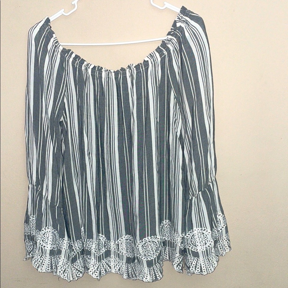 Abbeline Striped Off-Shoulder Top with Lace Trim Size L